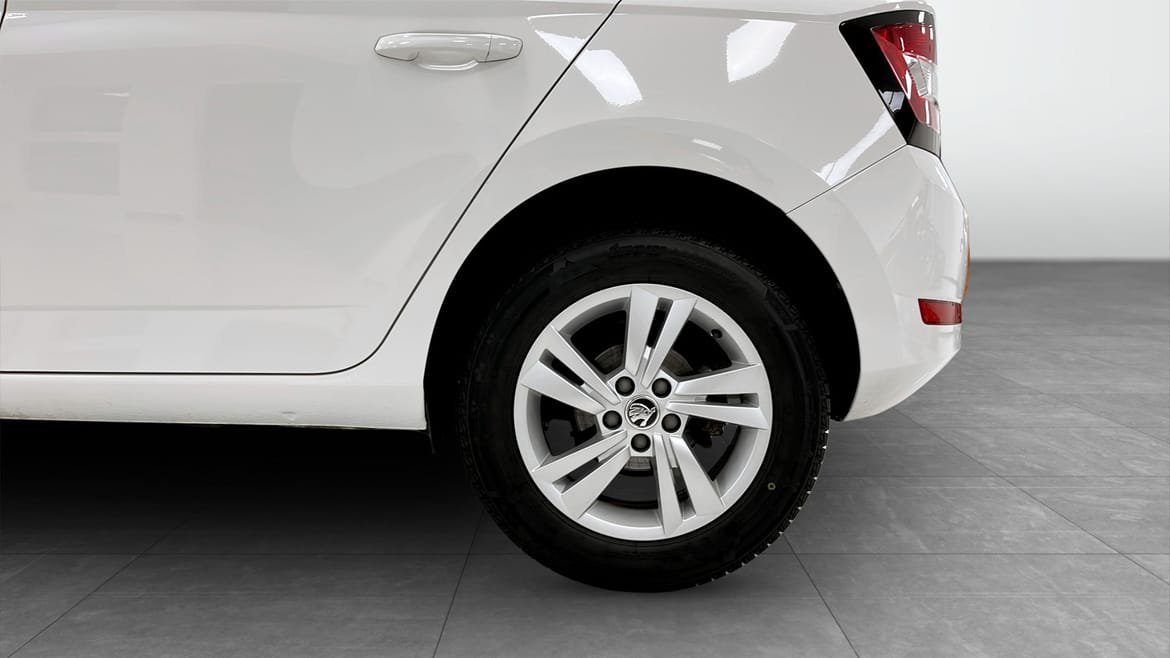 Vehicle Image 6