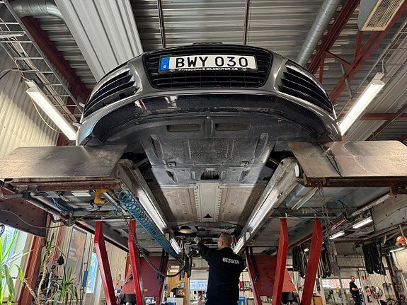 Vehicle Image 30