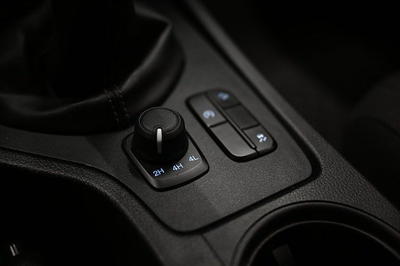 Vehicle Image 25