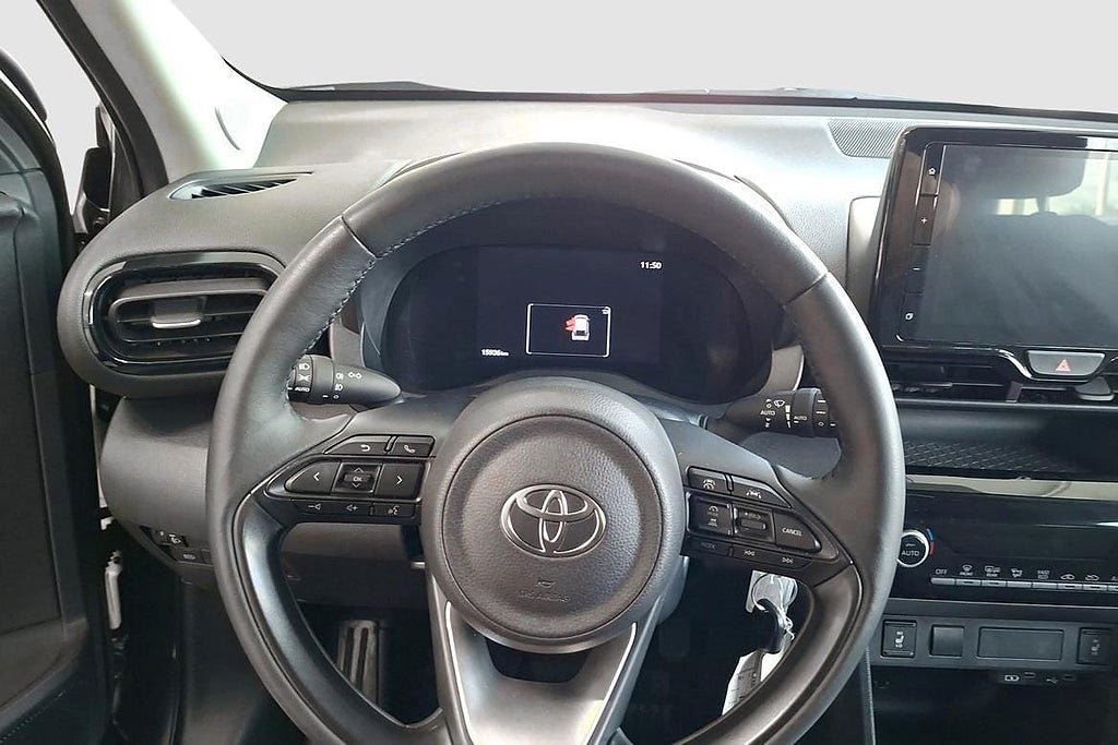 Vehicle Image 11