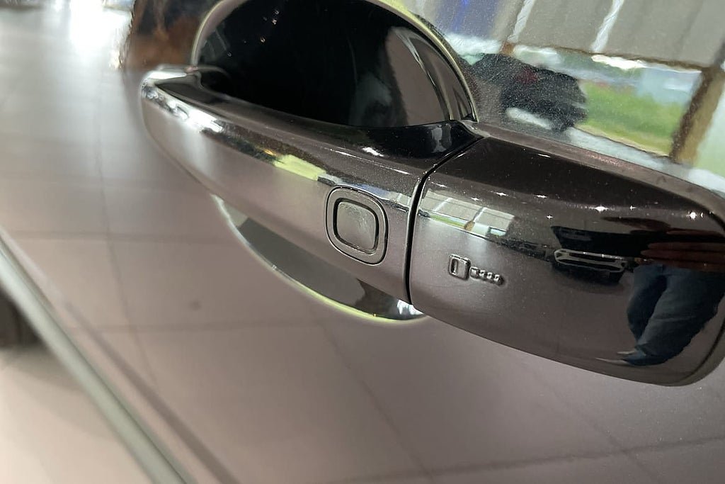 Vehicle Image 16