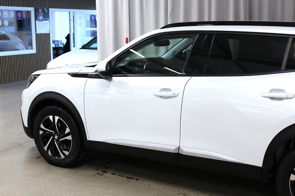Vehicle Image 12
