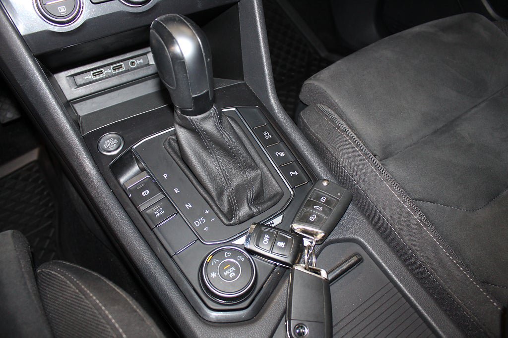 Vehicle Image 24