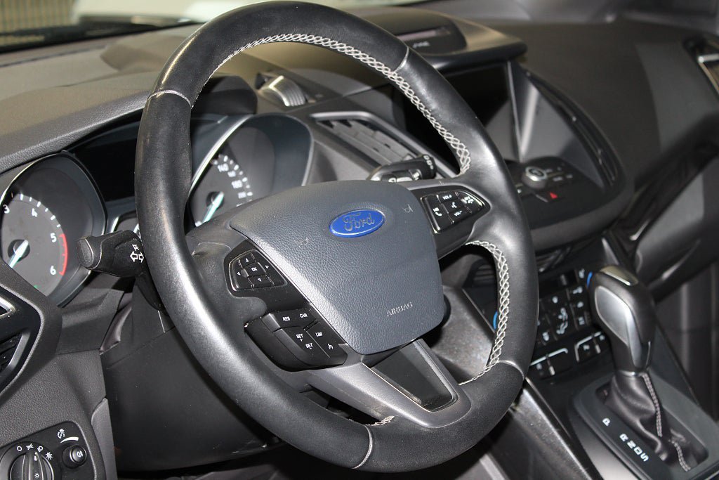 Vehicle Image 25