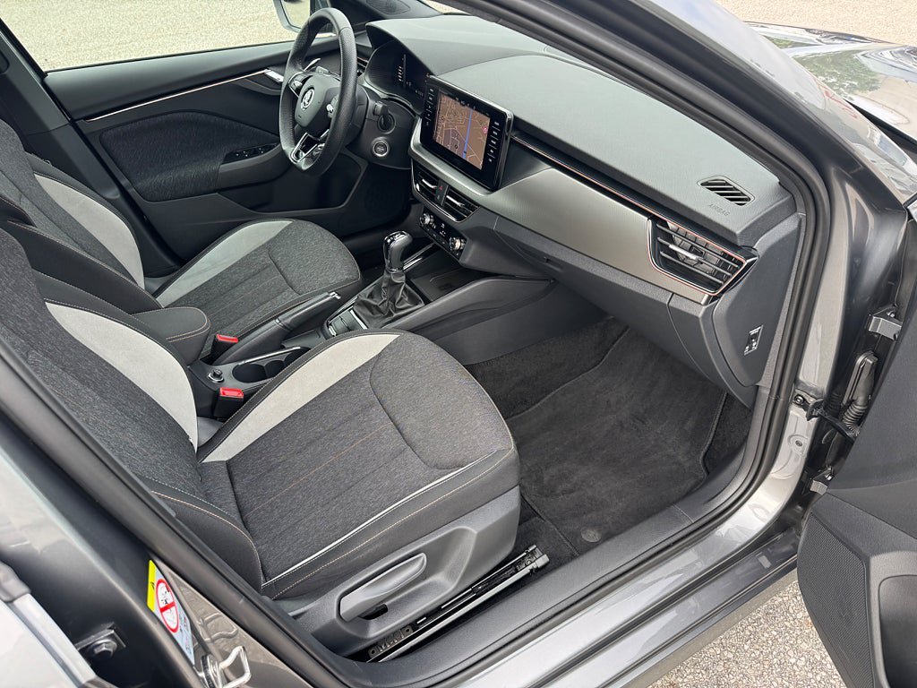 Vehicle Image 18