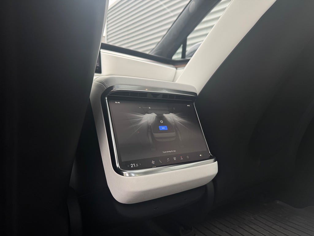 Vehicle Image 16