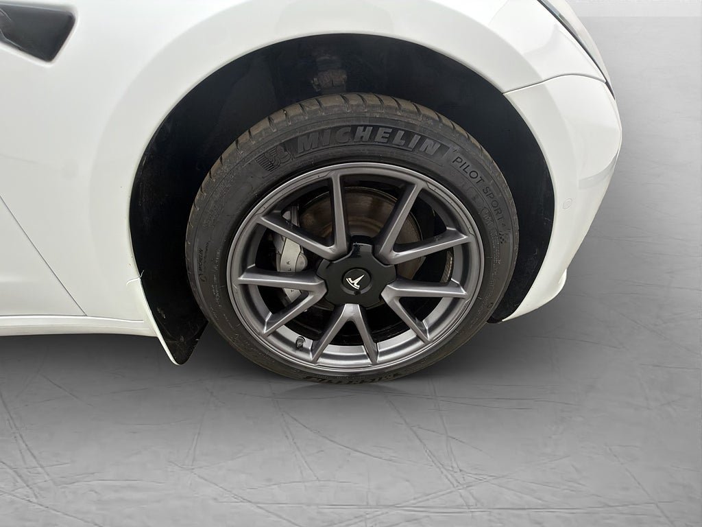 Vehicle Image 35