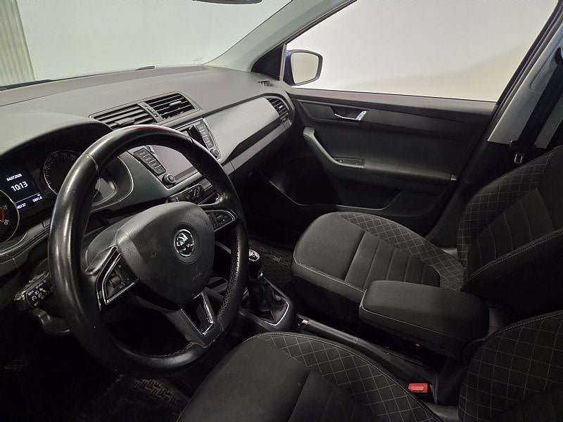 Vehicle Image 10