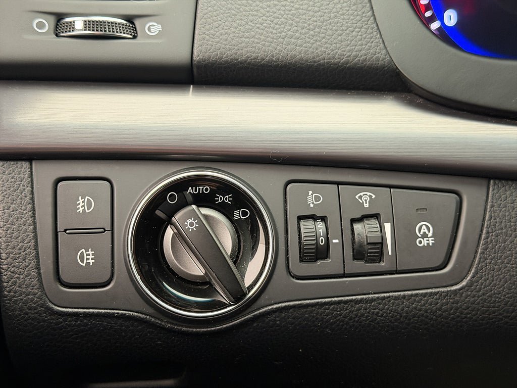 Vehicle Image 24