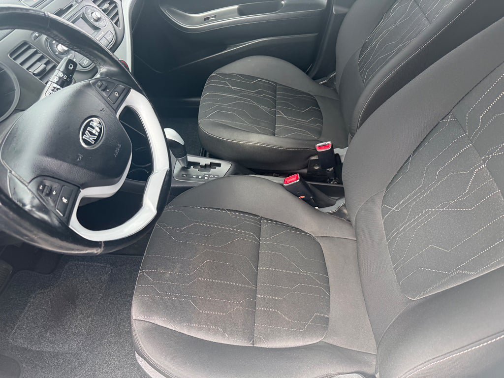 Vehicle Image 8