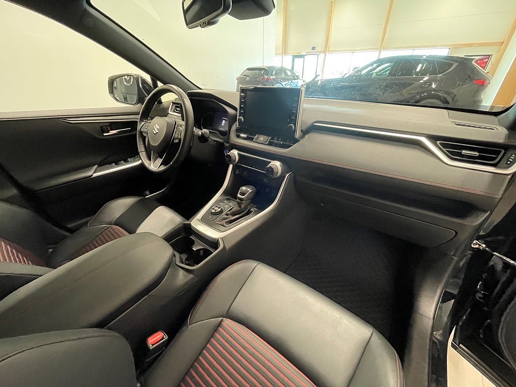 Vehicle Image 6