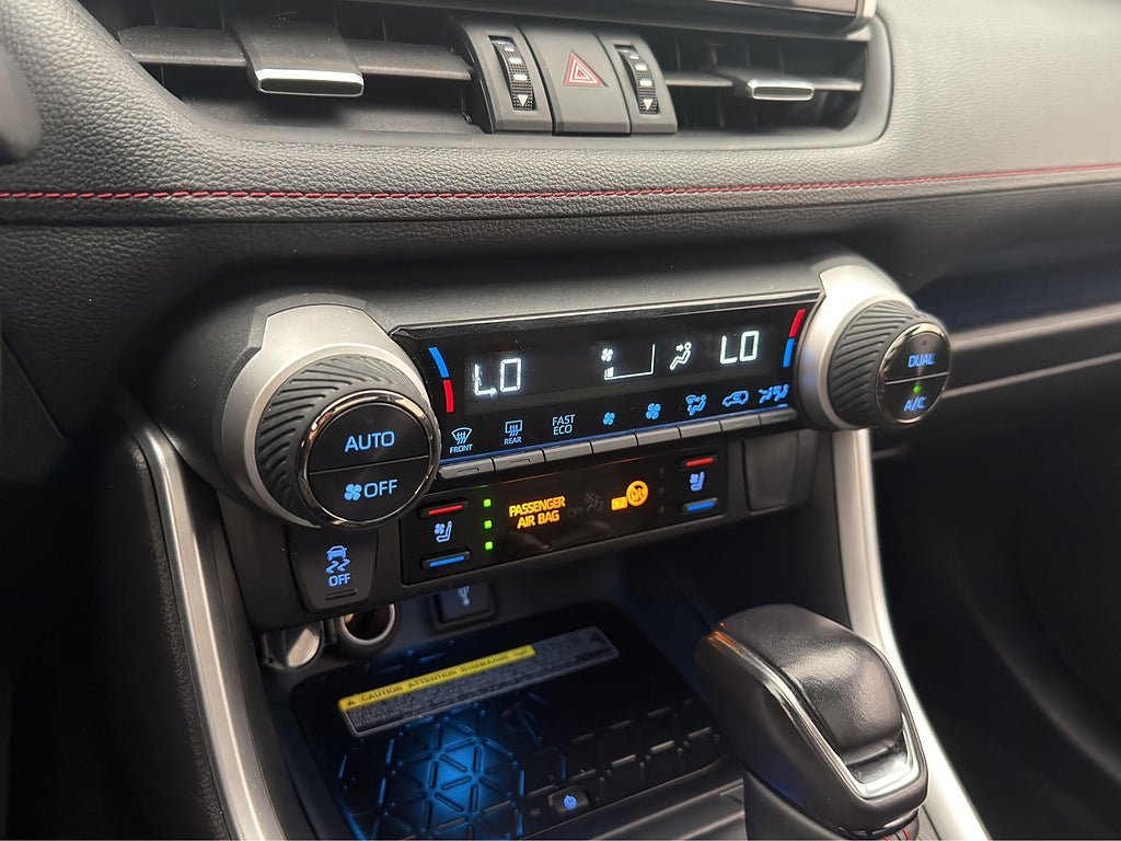 Vehicle Image 25