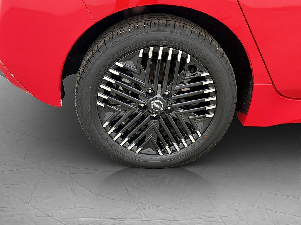 Vehicle Image 32