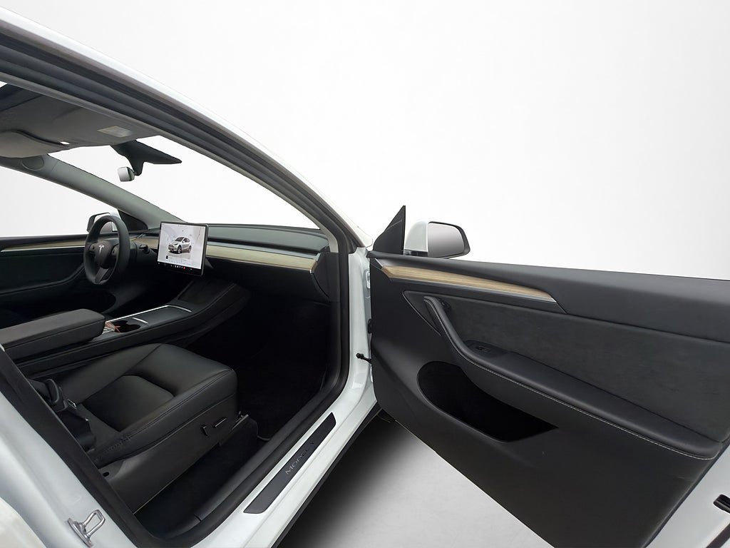 Vehicle Image 21