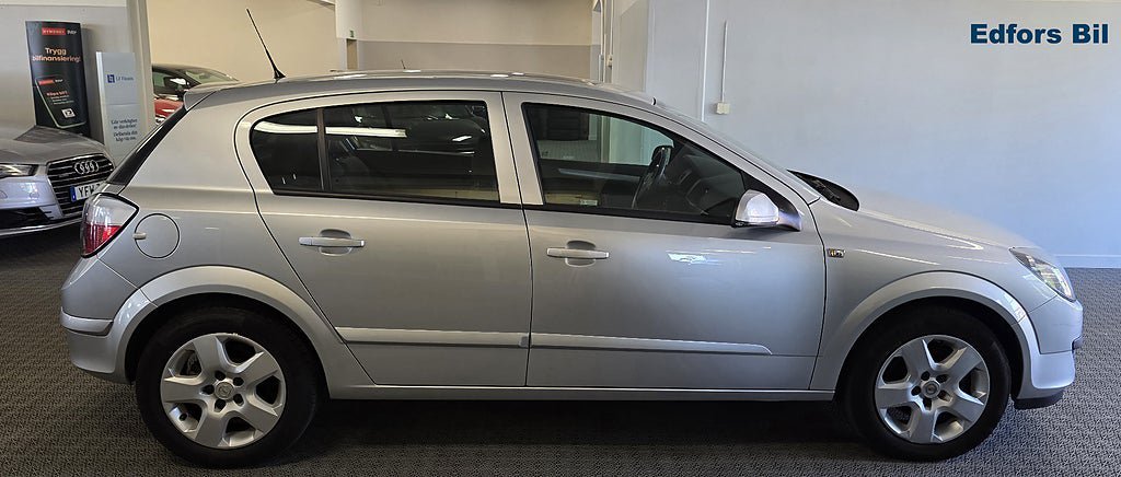 Vehicle Image 6