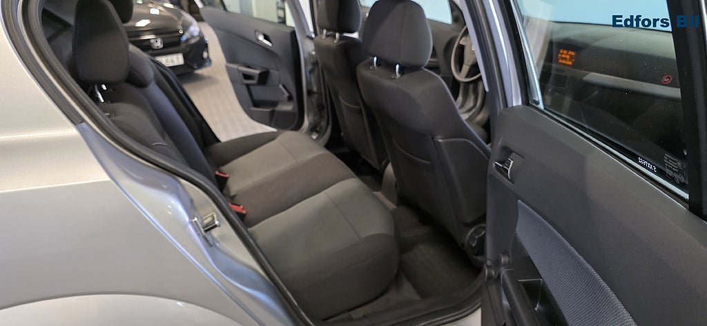 Vehicle Image 9