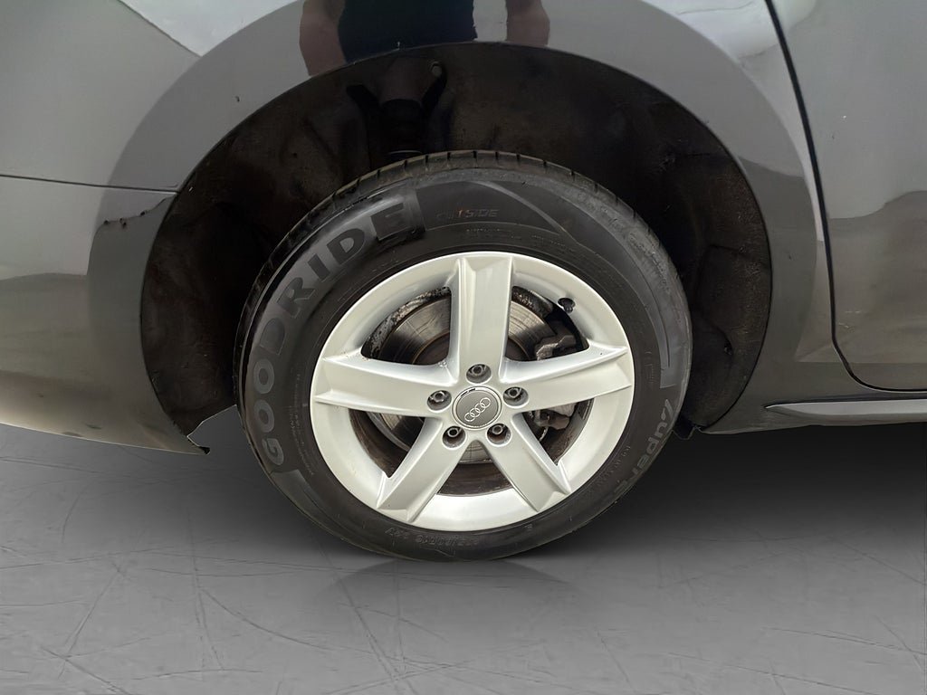 Vehicle Image 12