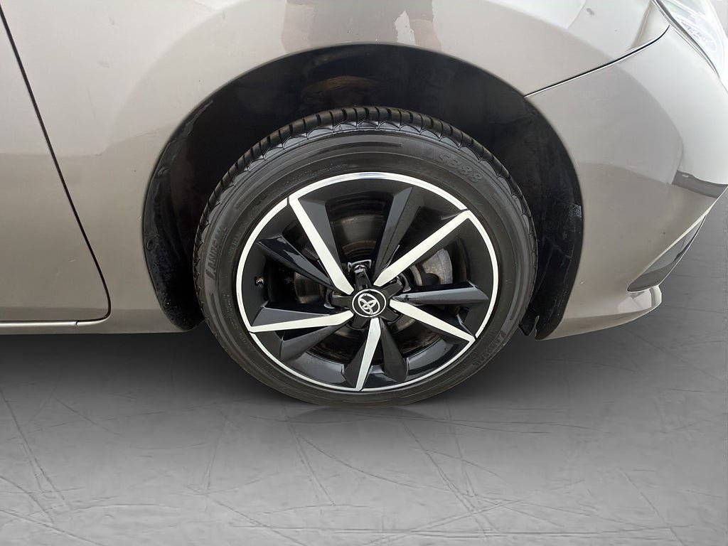 Vehicle Image 13