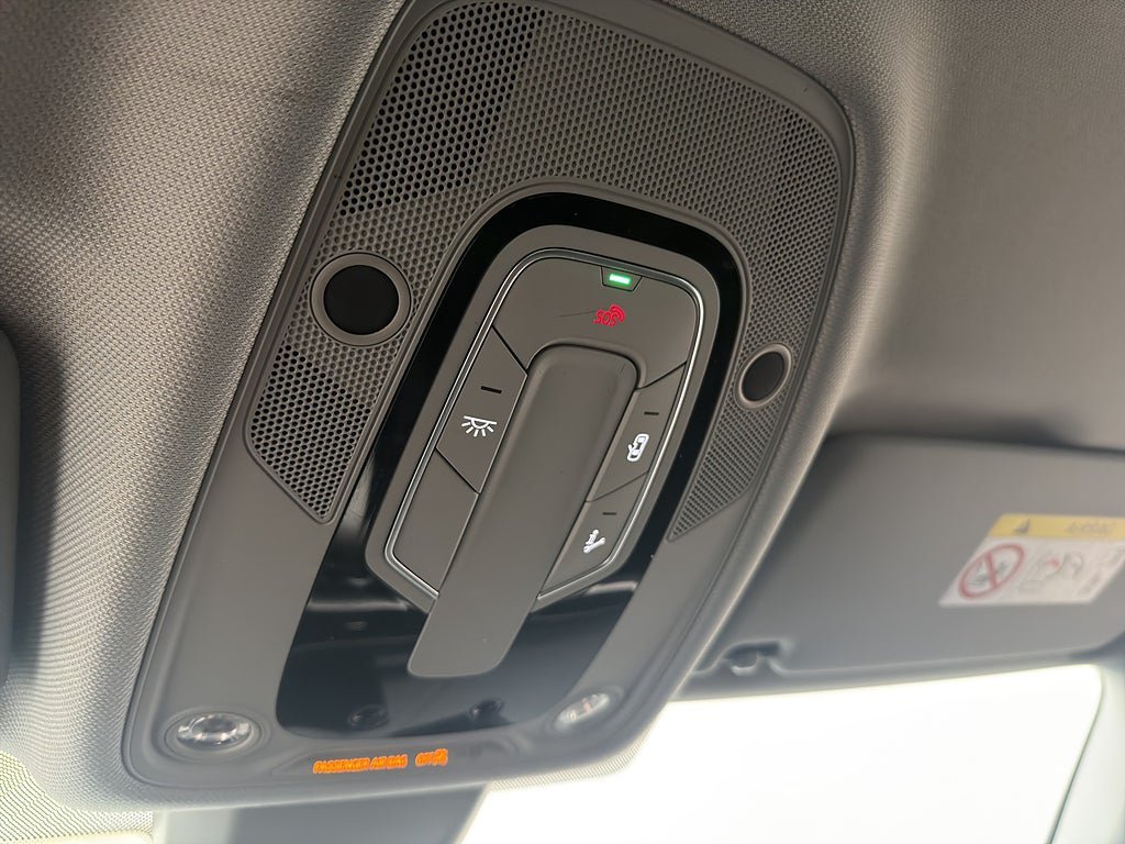 Vehicle Image 32