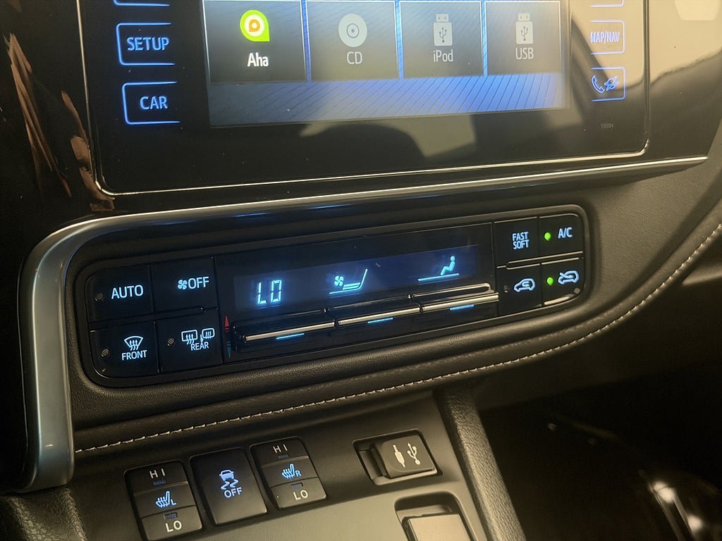 Vehicle Image 25