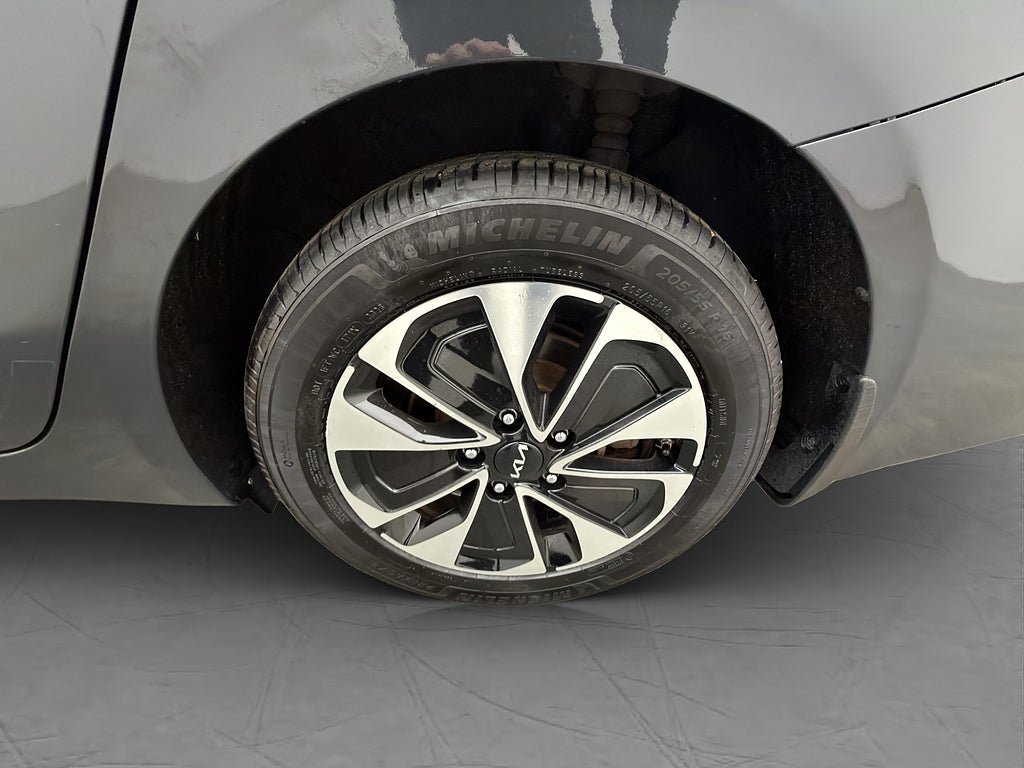 Vehicle Image 25