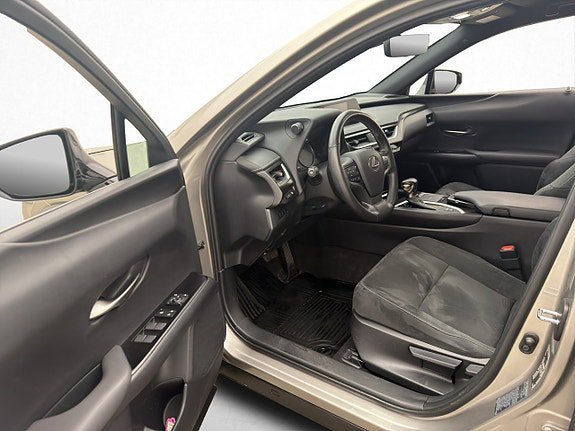 Vehicle Image 11