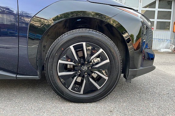 Vehicle Image 16