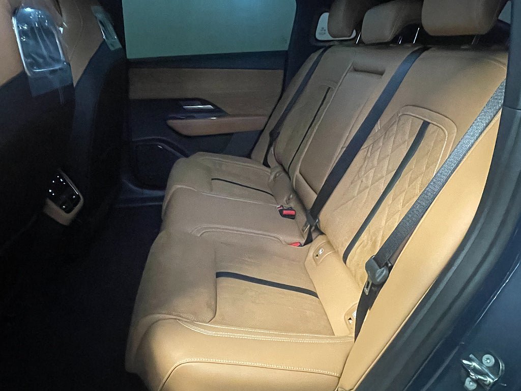 Vehicle Image 14