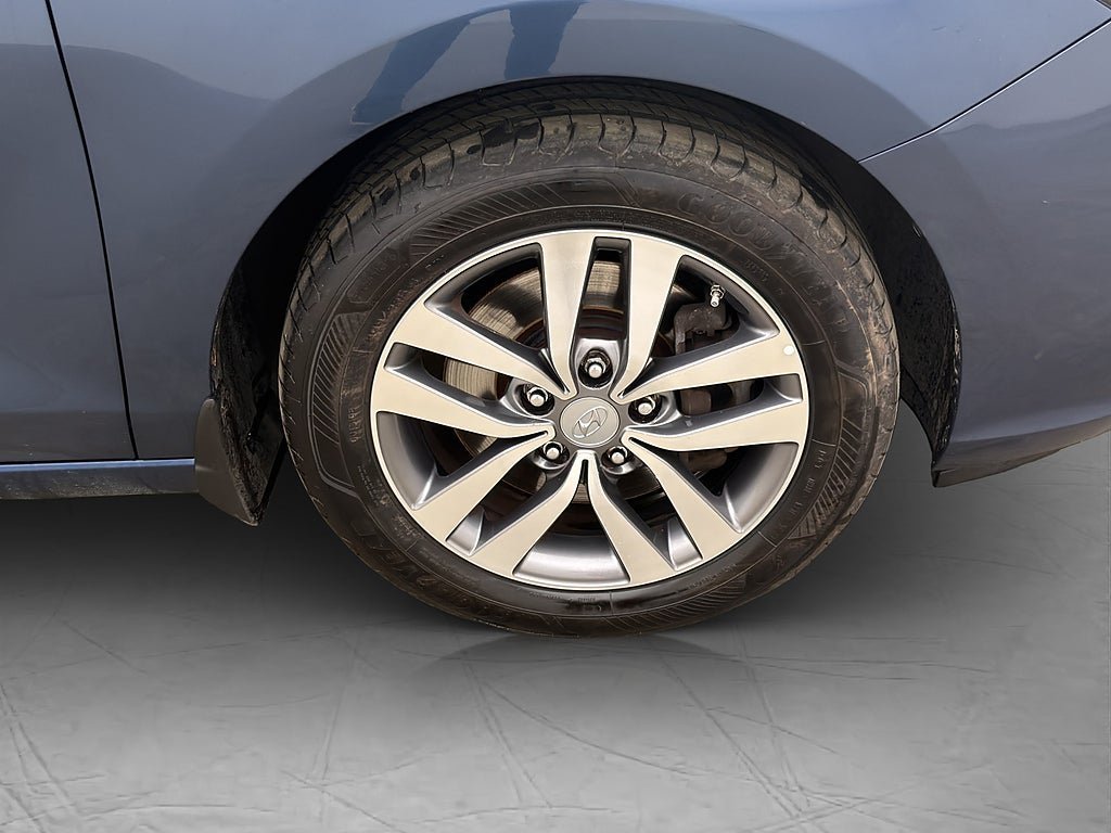 Vehicle Image 30