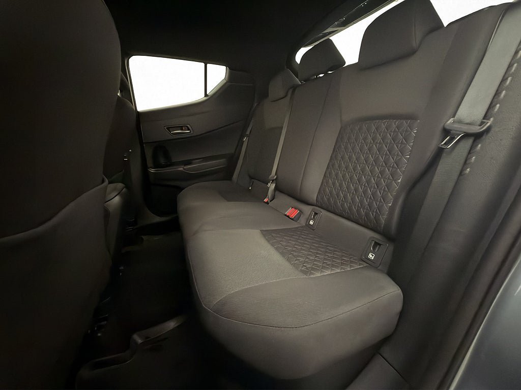 Vehicle Image 25