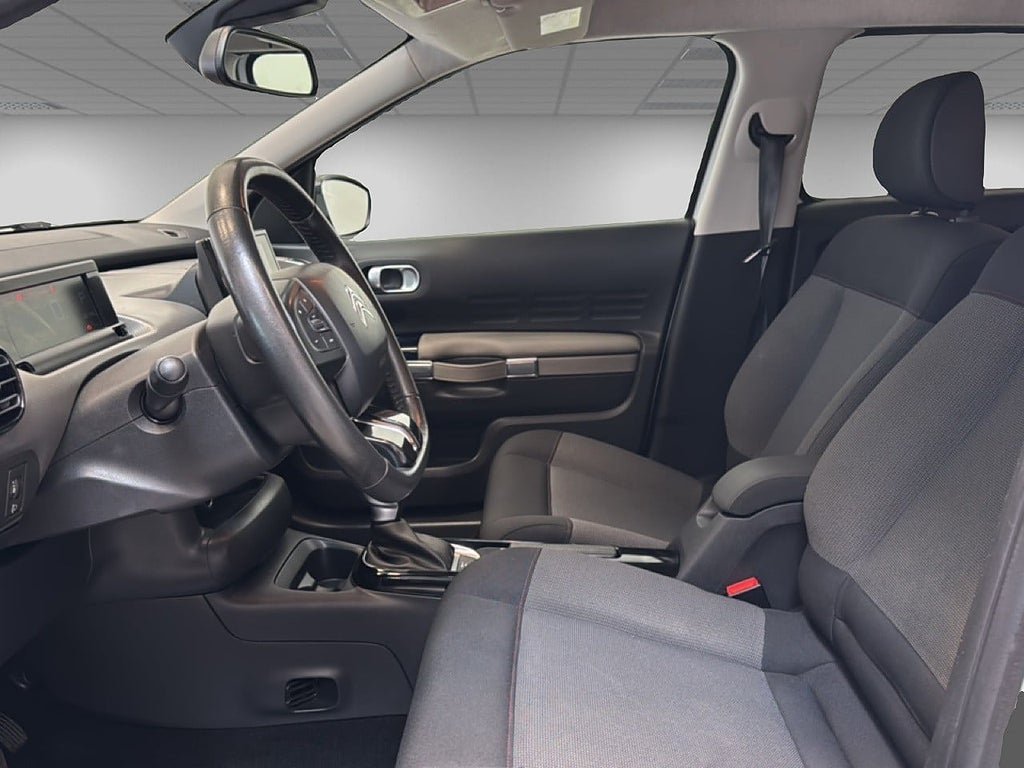 Vehicle Image 8