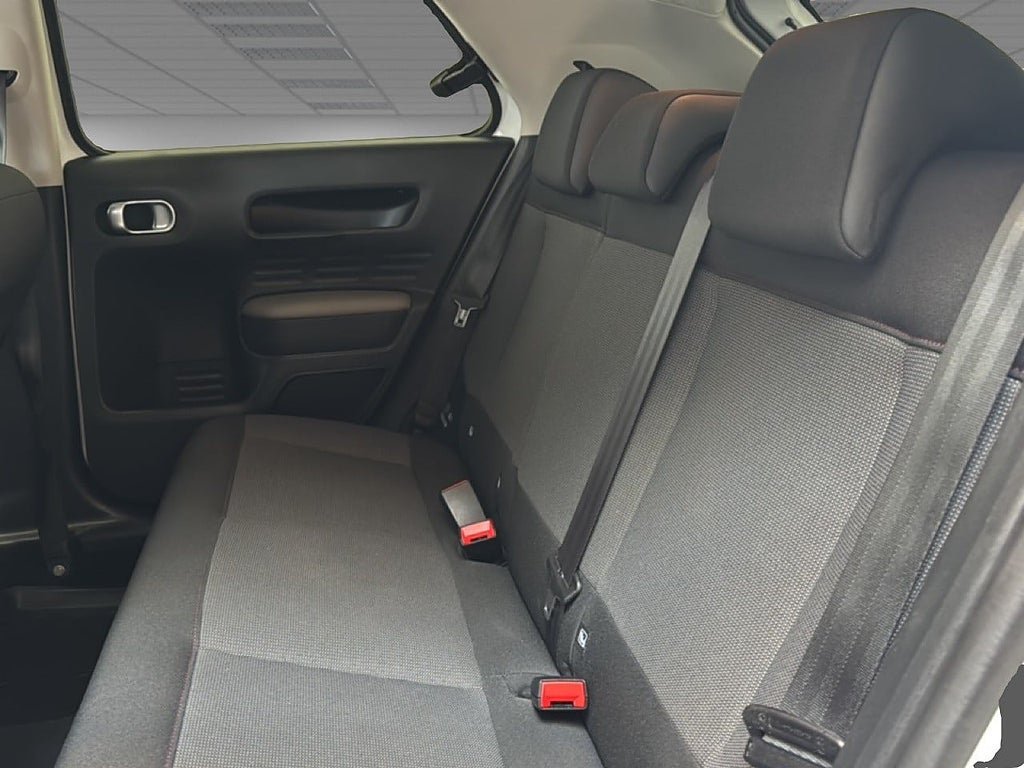 Vehicle Image 9
