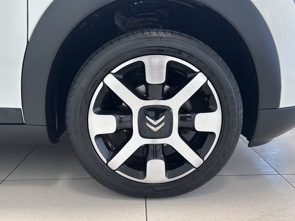 Vehicle Image 16