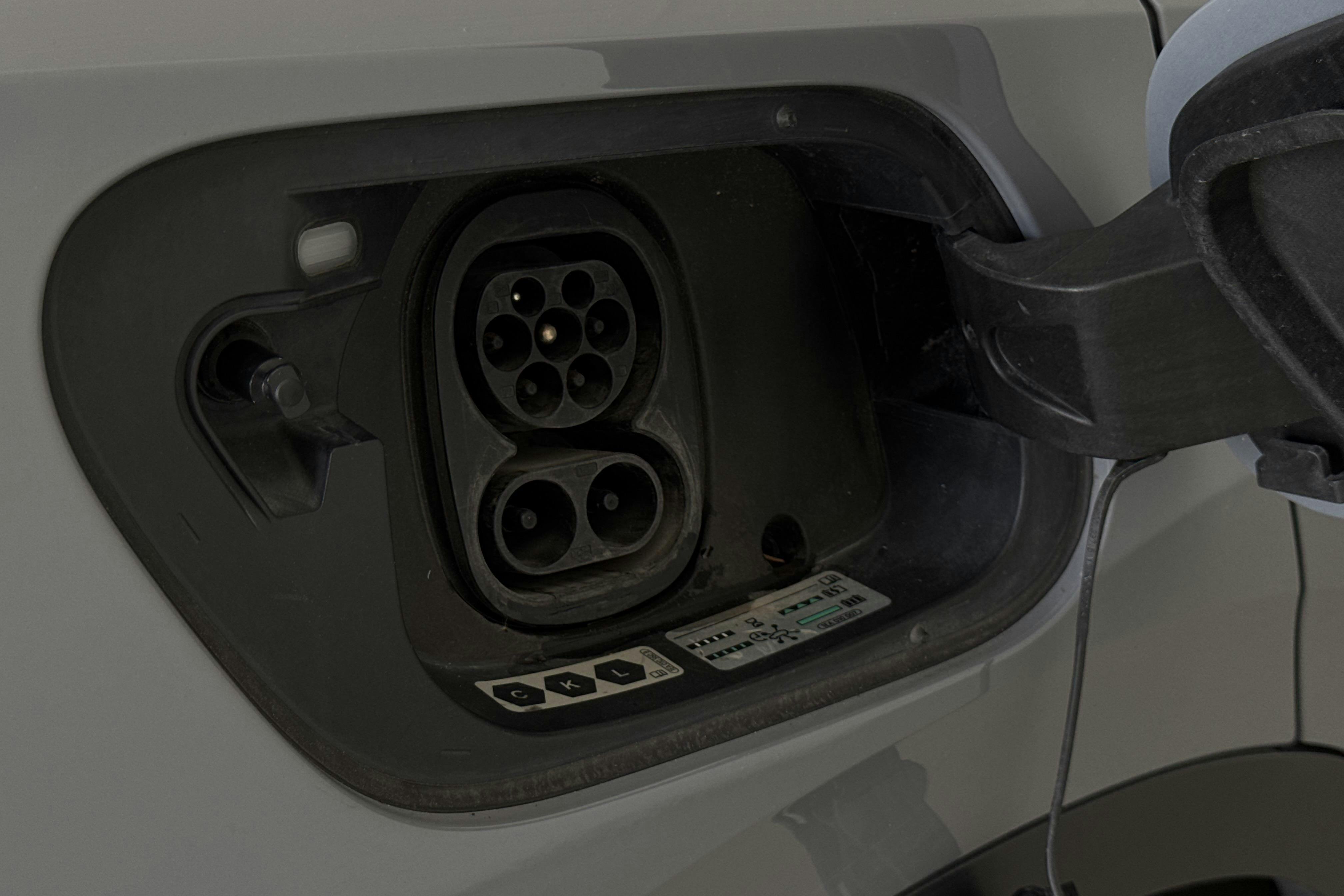 Vehicle Image 16