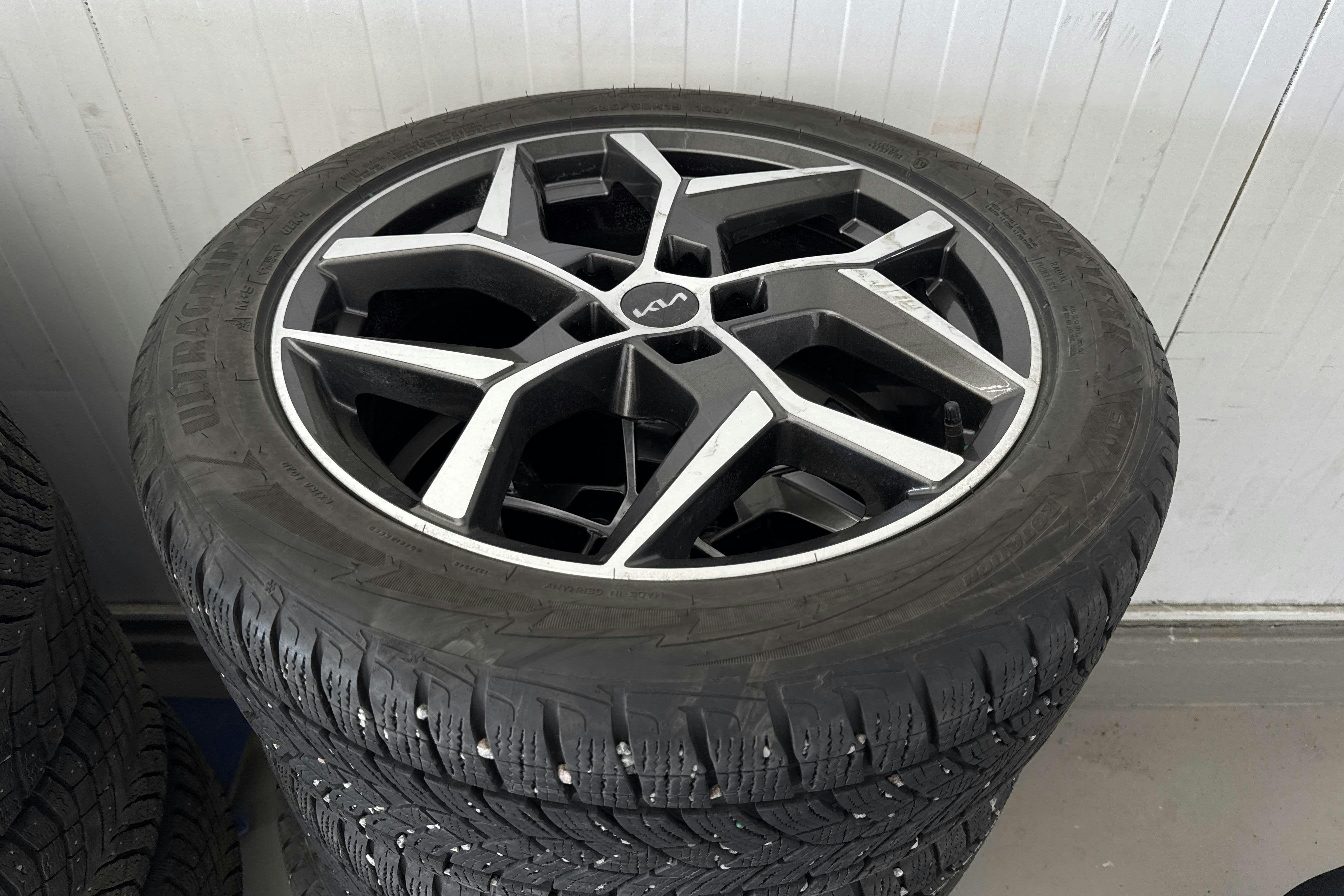 Vehicle Image 22