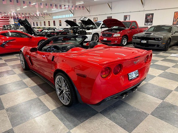Vehicle Image 9
