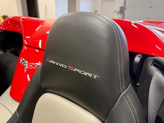 Vehicle Image 25