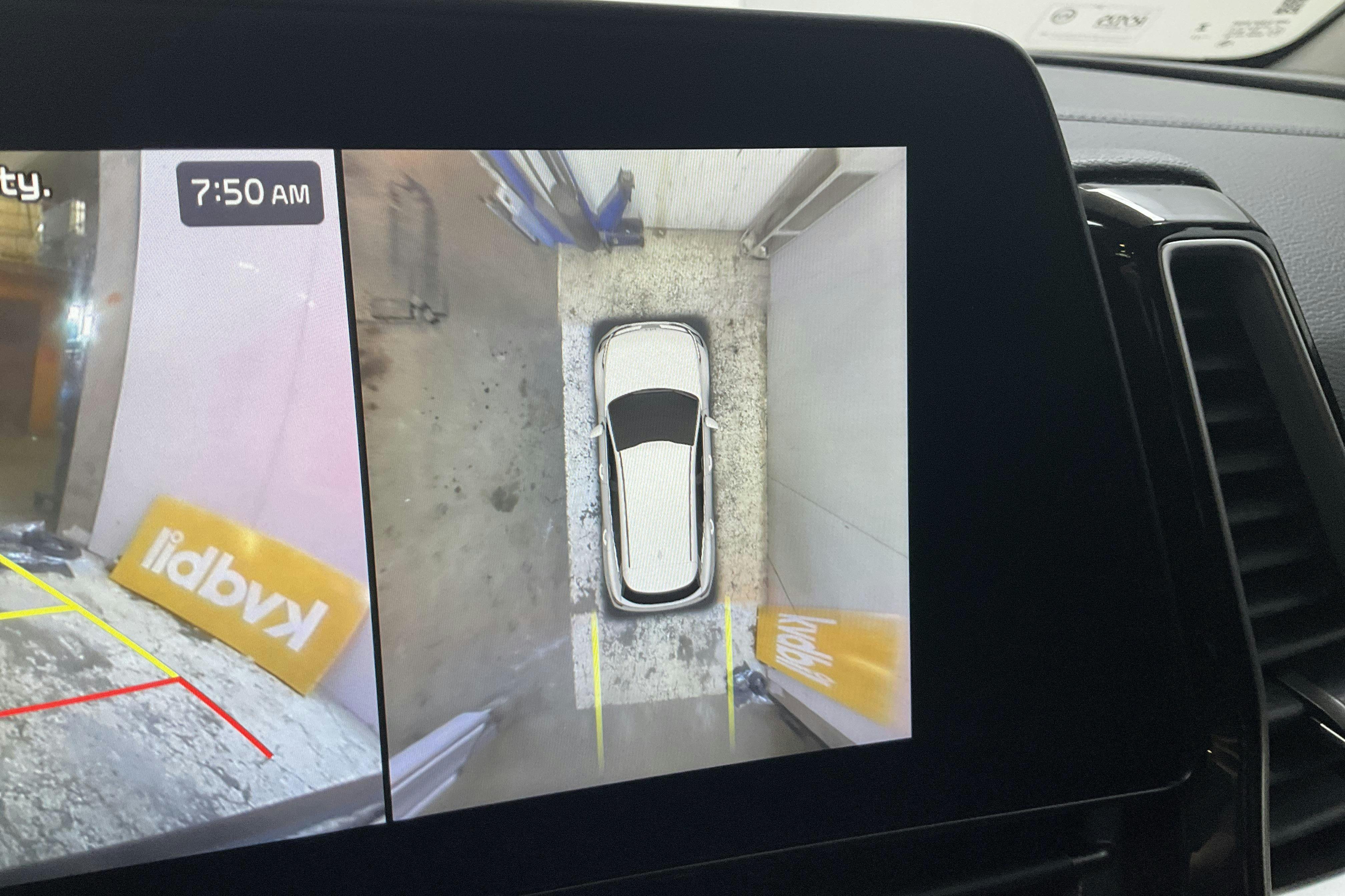 Vehicle Image 12
