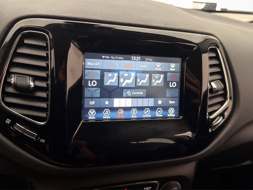 Vehicle Image 18
