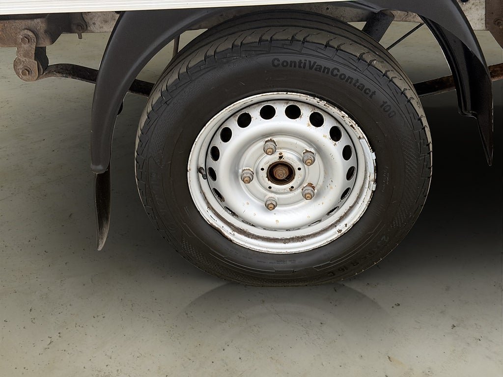 Vehicle Image 25