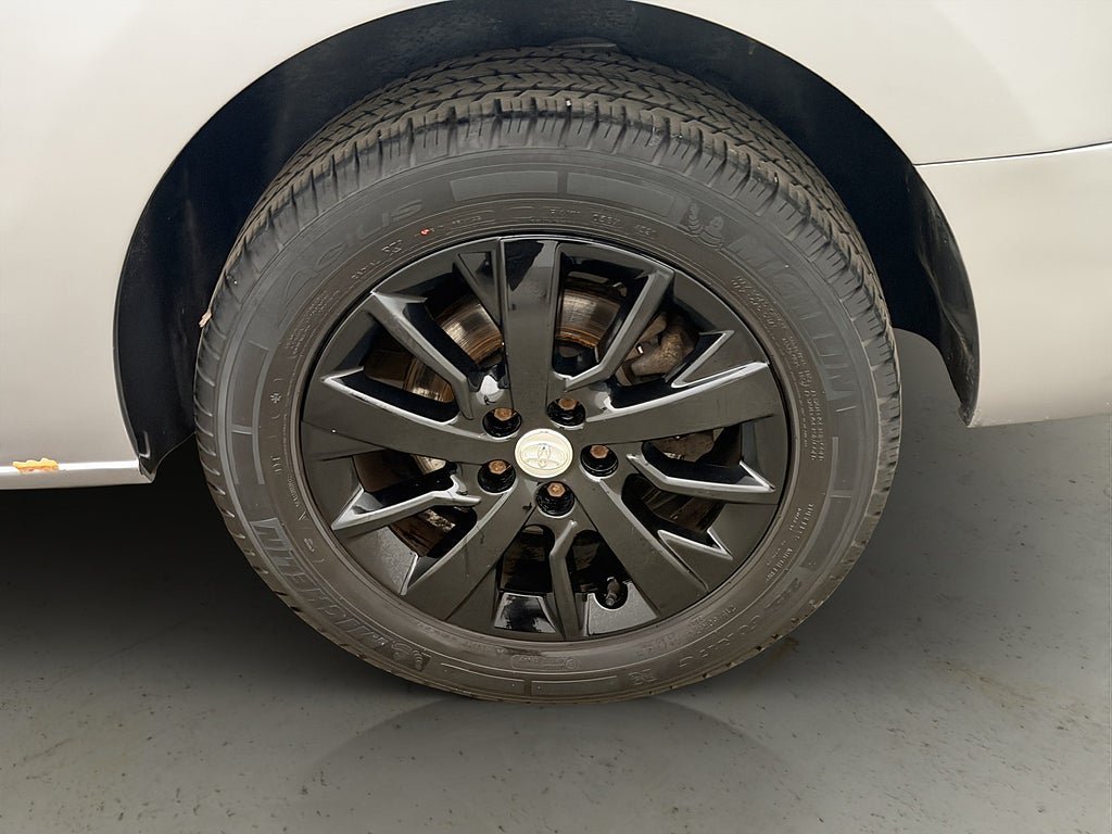 Vehicle Image 32