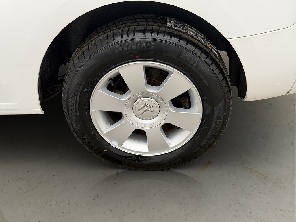 Vehicle Image 25