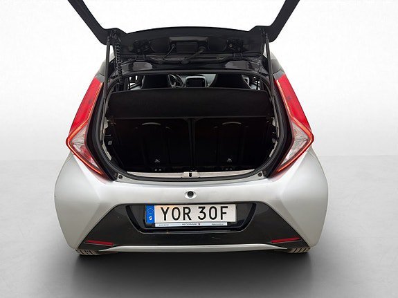 Vehicle Image 21