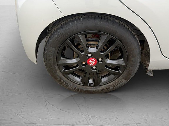 Vehicle Image 25