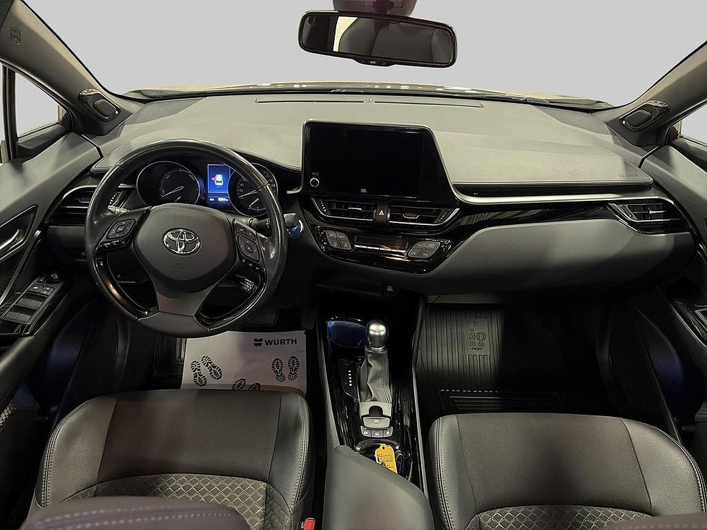 Vehicle Image 12