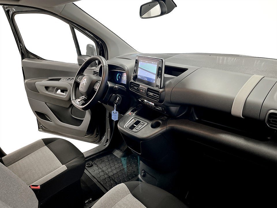 Vehicle Image 13
