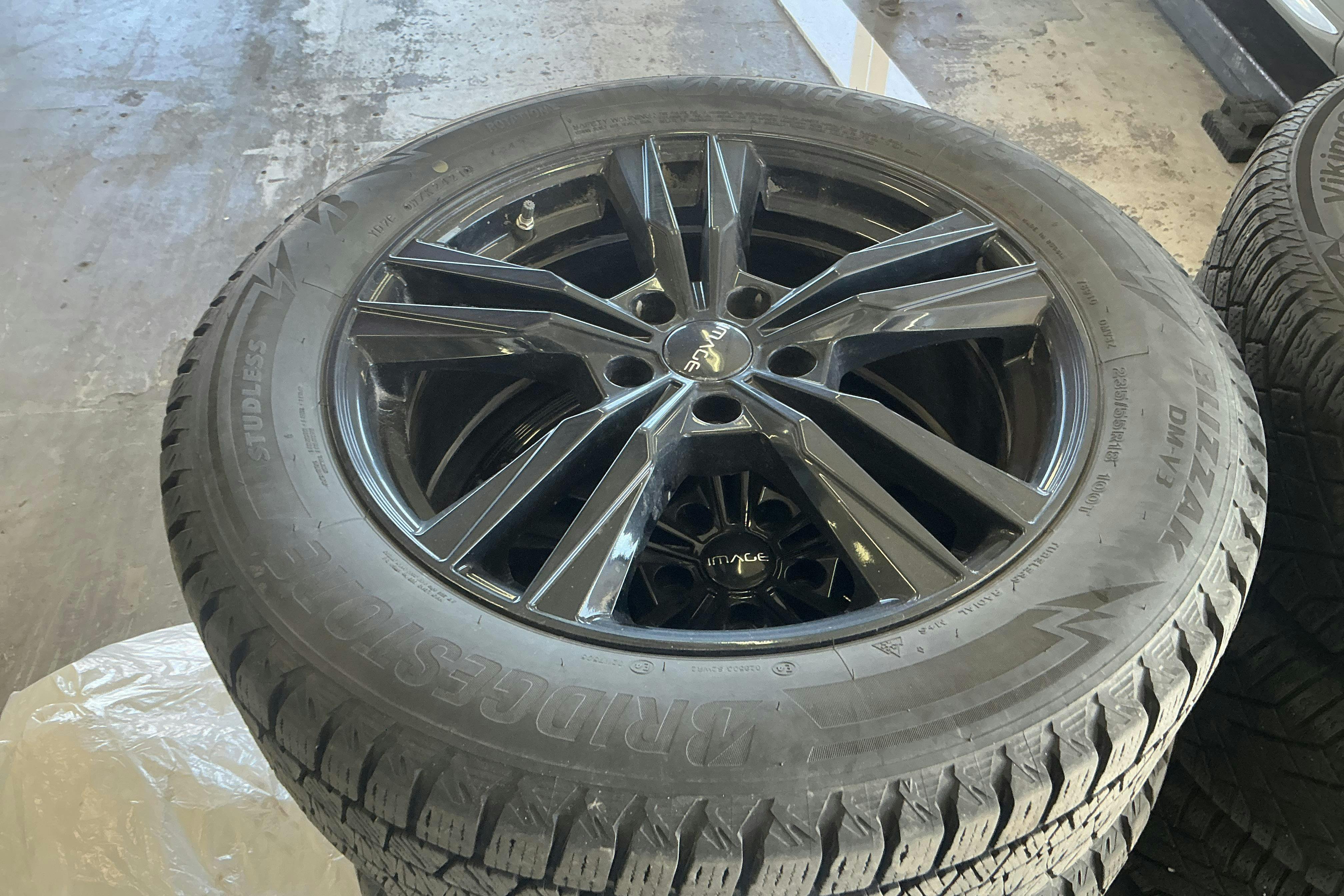 Vehicle Image 16