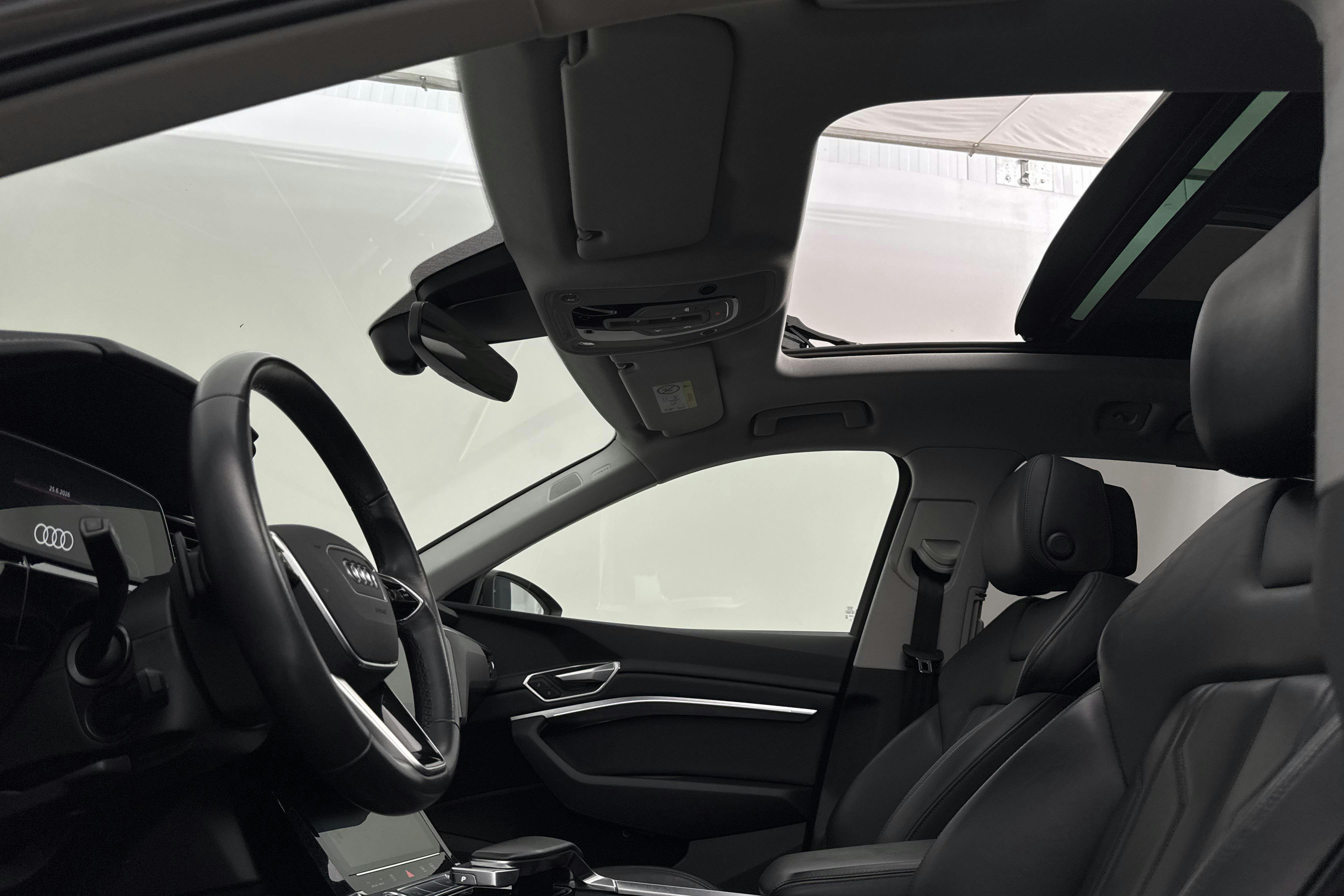 Vehicle Image 19