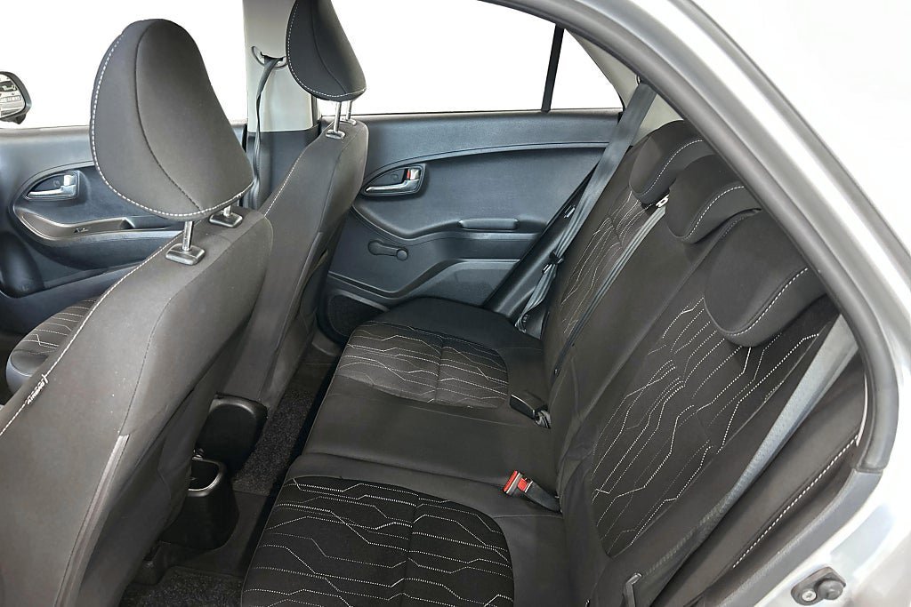 Vehicle Image 16