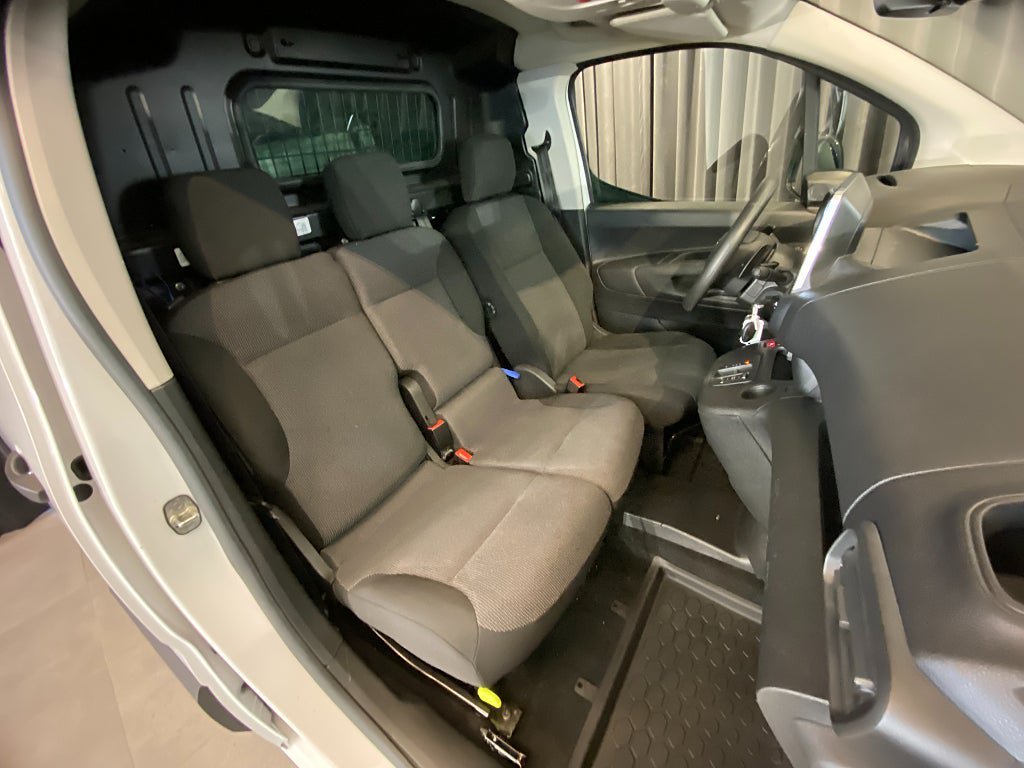 Vehicle Image 10